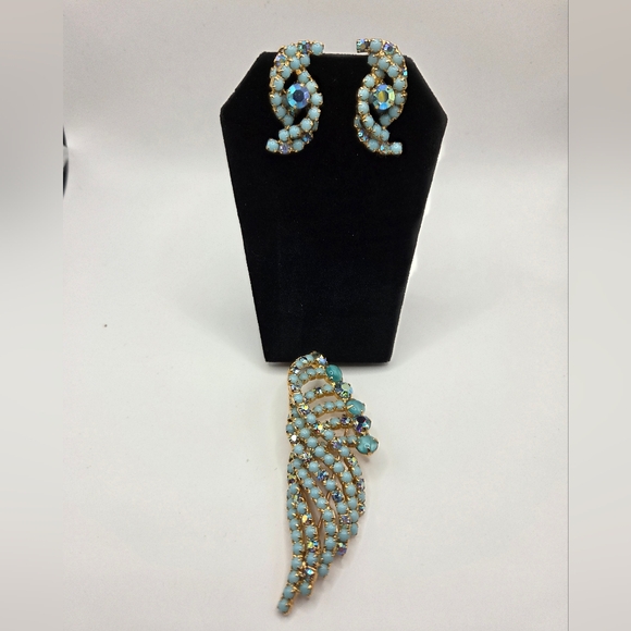 Jewelry - VTG 1960s Blue & Gold AB Rhinestone Wave/Swirl Brooch And Clip Earrings UNSIGNED